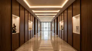 Corridor d'entrée d'une copropriété, plancher de marbre poli et boiseries